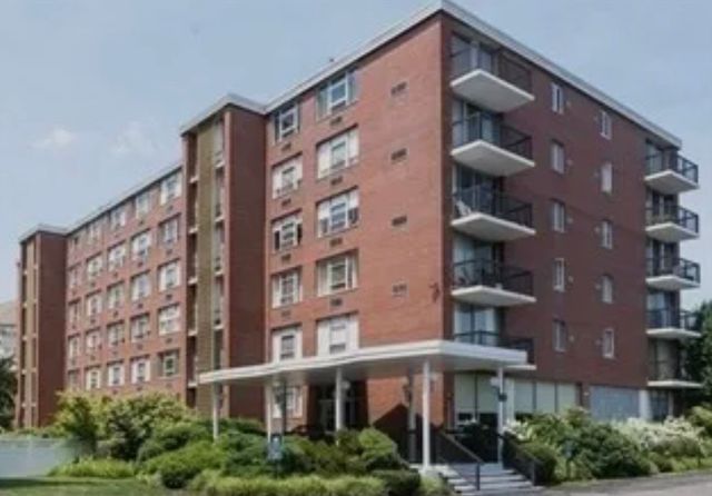 20 Hammond Pond Pkwy 206, Newton, MA 02467