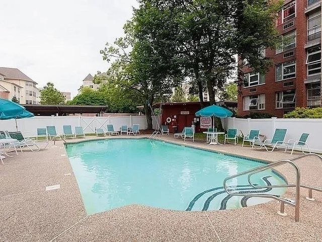 20 Hammond Pond Pkwy 206, Newton, MA 02467
