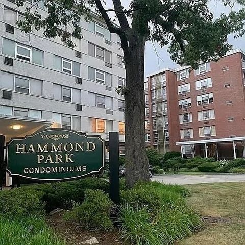 20 Hammond Pond Pkwy 206, Newton, MA 02467