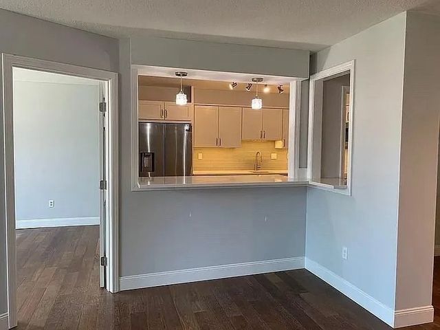 20 Hammond Pond Pkwy 206, Newton, MA 02467
