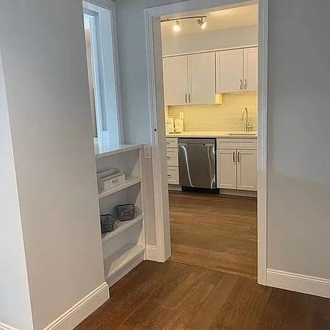 20 Hammond Pond Pkwy 206, Newton, MA 02467