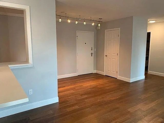20 Hammond Pond Pkwy 206, Newton, MA 02467