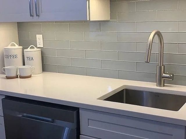 20 Hammond Pond Pkwy 206, Newton, MA 02467