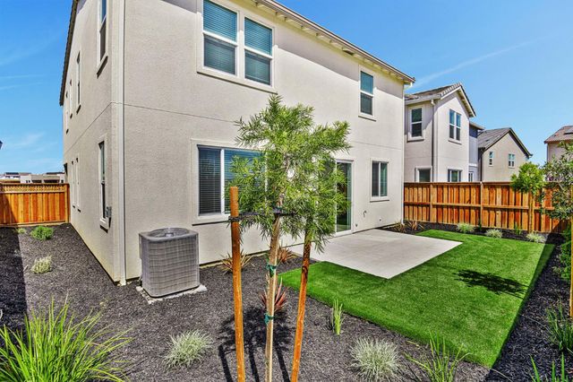 1280 N Robiolo Ln, Mountain House, CA 95391