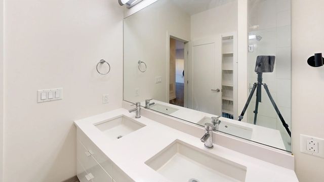 65 Lewis St 403, Boston, MA 02128