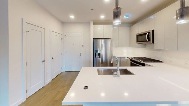 65 Lewis St 403, Boston, MA 02128