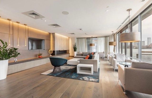 65 Lewis St 403, Boston, MA 02128