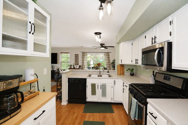 299 Ashbury Lane W 1526-2, Roselle, IL 60172