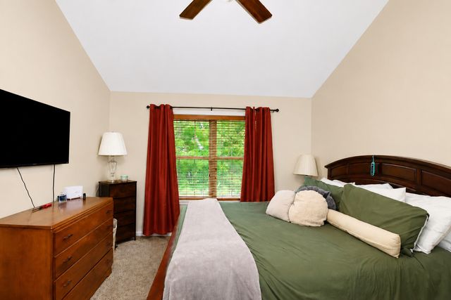 299 Ashbury Lane W 1526-2, Roselle, IL 60172
