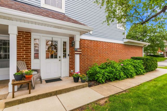 299 Ashbury Lane W 1526-2, Roselle, IL 60172
