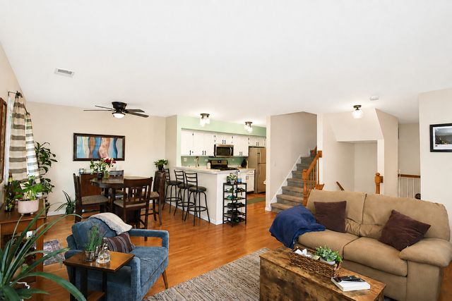 299 Ashbury Lane W 1526-2, Roselle, IL 60172