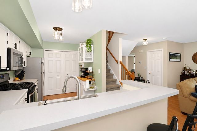 299 Ashbury Lane W 1526-2, Roselle, IL 60172
