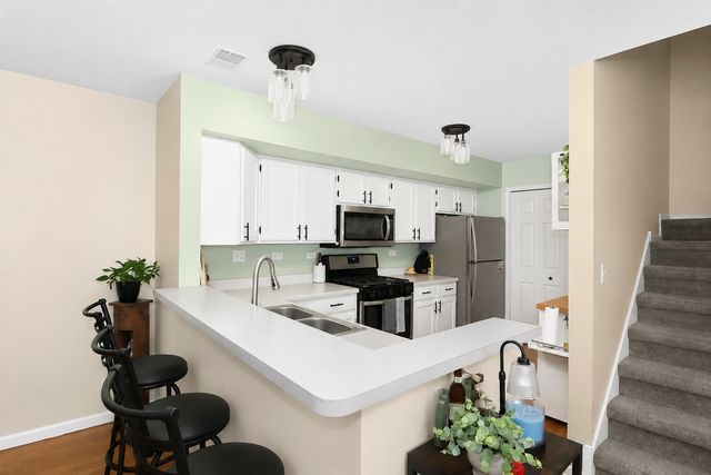 299 Ashbury Lane W 1526-2, Roselle, IL 60172