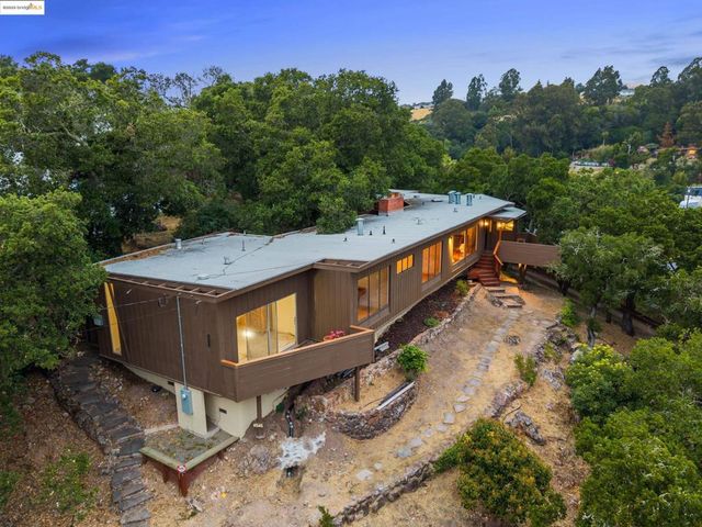 4545 Oak Hill Rd, Oakland, CA 94605