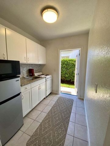 101 S GOLFVIEW Road 8, Lake Worth Beach, FL 33460