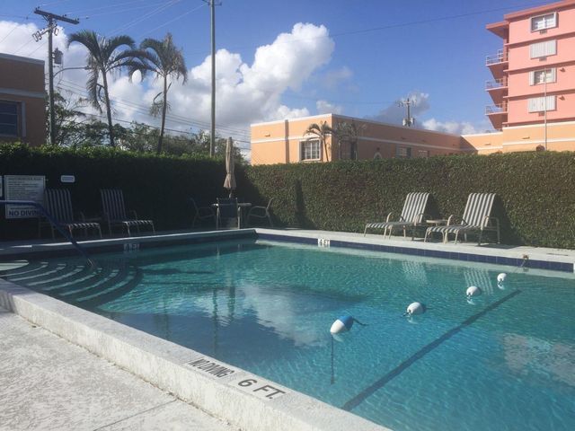 101 S GOLFVIEW Road 8, Lake Worth Beach, FL 33460