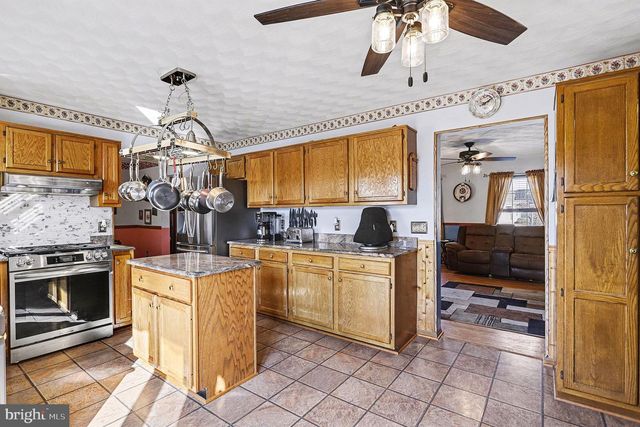 1686 TAYLOR DR, Hanover, PA 17331