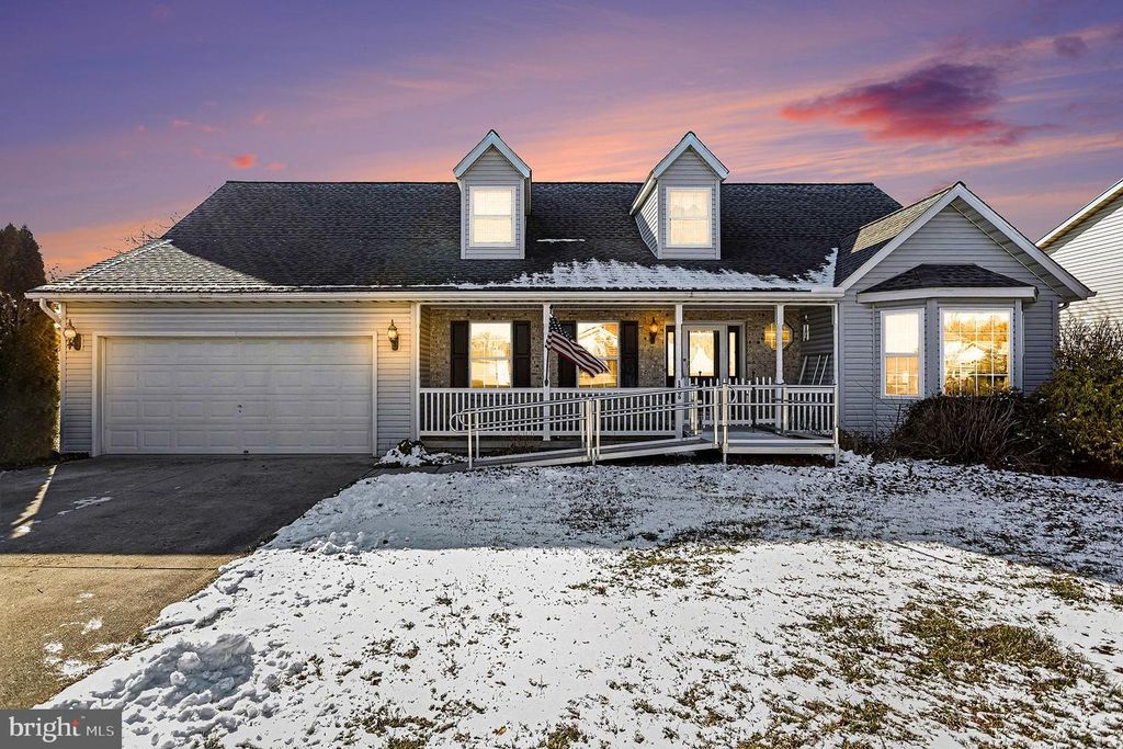 1686 TAYLOR DR, Hanover, PA 17331