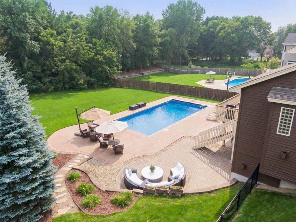 5655 Marsh Pointe Drive, Shorewood, MN 55331