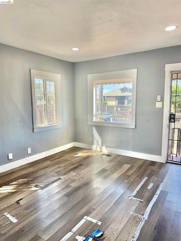 9926 C St, Oakland, CA 94603