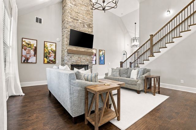 94 Mulberry Grv, Gallatin, TN 37066
