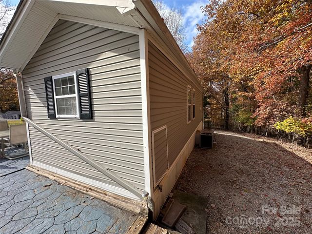 124 Hummingbird Circle, New London, NC 25127