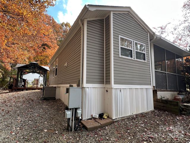 124 Hummingbird Circle, New London, NC 25127