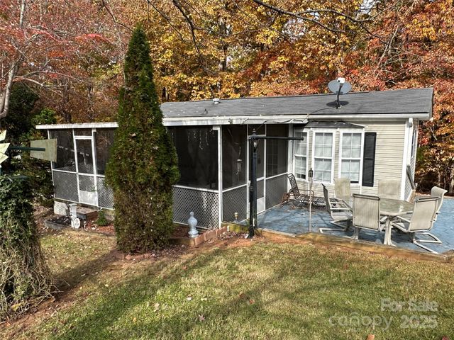 124 Hummingbird Circle, New London, NC 25127