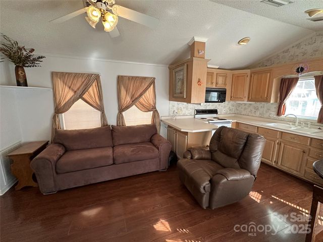 124 Hummingbird Circle, New London, NC 25127