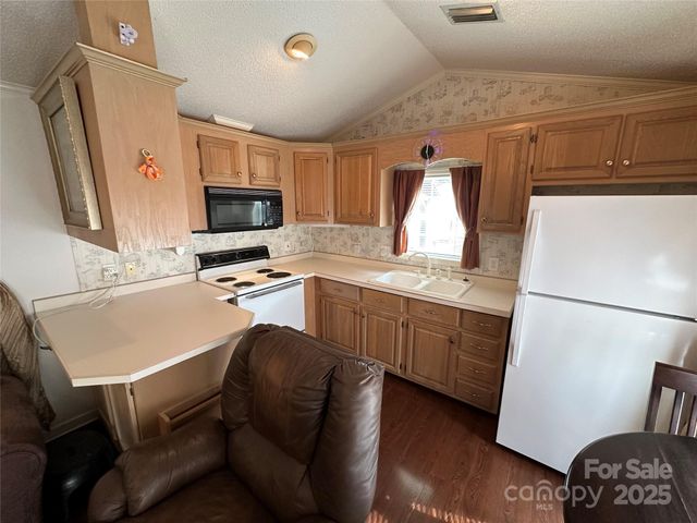 124 Hummingbird Circle, New London, NC 25127