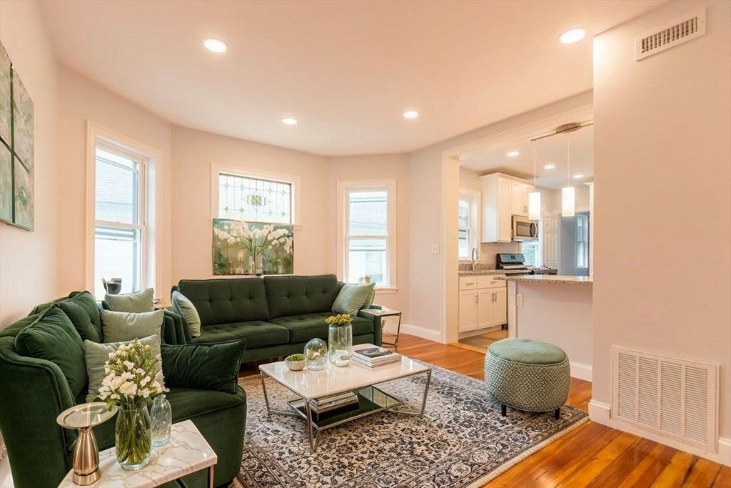 28 Hunnewell 2, Boston, MA 02135