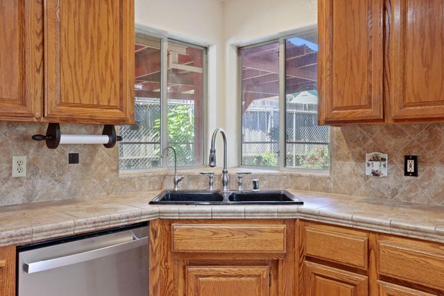 277 Garden Circle Dr, Manteca, CA 95336