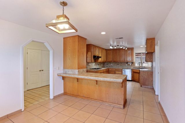 277 Garden Circle Dr, Manteca, CA 95336
