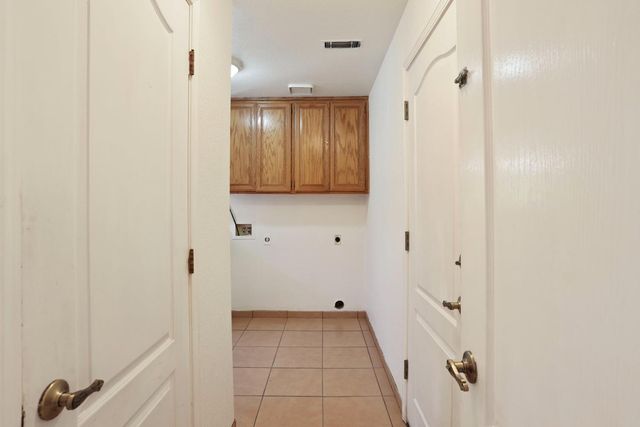 277 Garden Circle Dr, Manteca, CA 95336