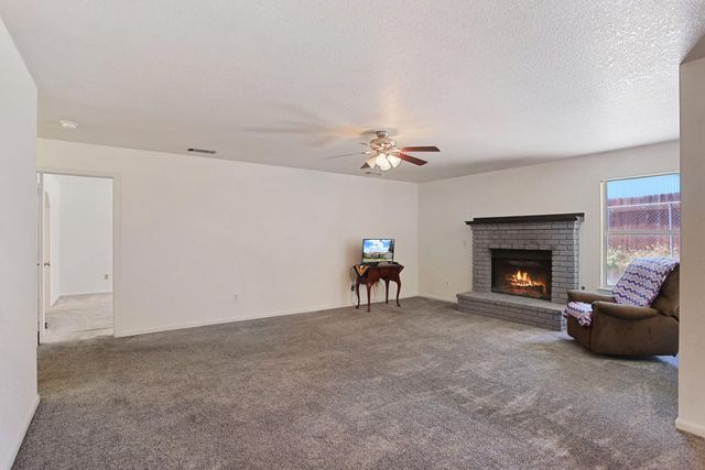 277 Garden Circle Dr, Manteca, CA 95336