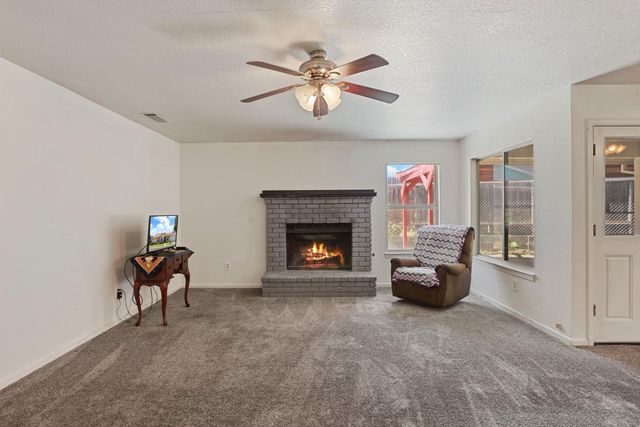 277 Garden Circle Dr, Manteca, CA 95336