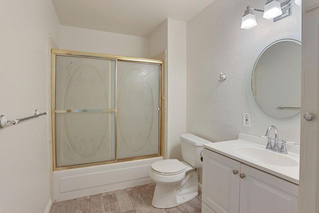 277 Garden Circle Dr, Manteca, CA 95336