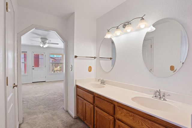 277 Garden Circle Dr, Manteca, CA 95336