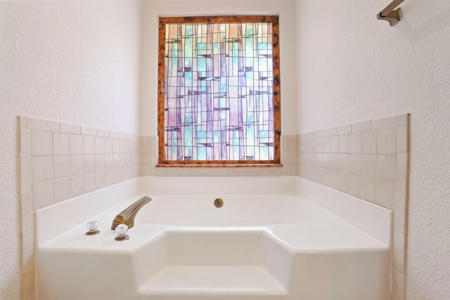 277 Garden Circle Dr, Manteca, CA 95336