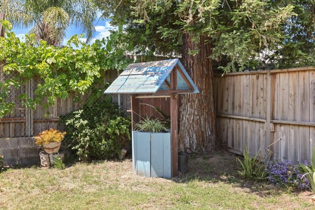 277 Garden Circle Dr, Manteca, CA 95336