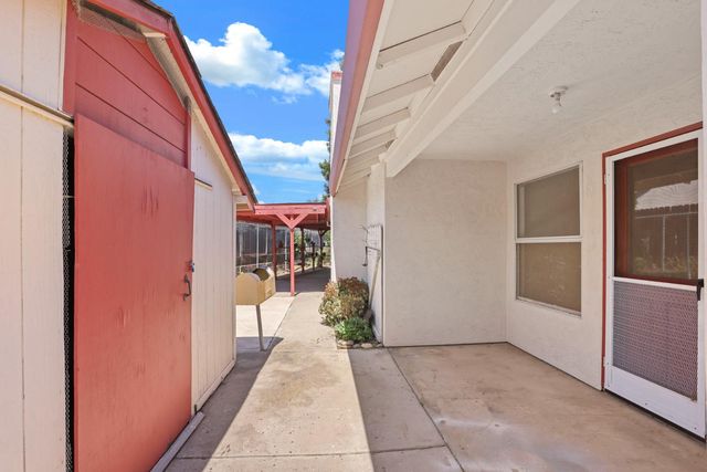 277 Garden Circle Dr, Manteca, CA 95336