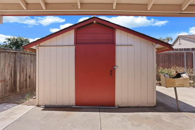 277 Garden Circle Dr, Manteca, CA 95336