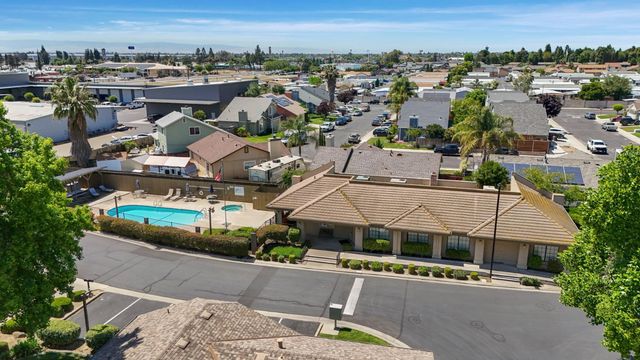 277 Garden Circle Dr, Manteca, CA 95336