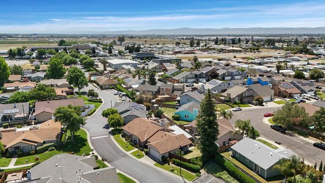 277 Garden Circle Dr, Manteca, CA 95336