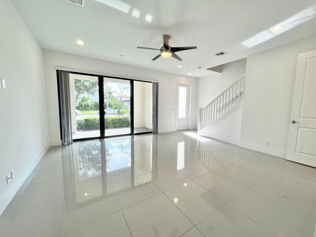 4079 Faraday Way, Palm Beach Gardens, FL 33418