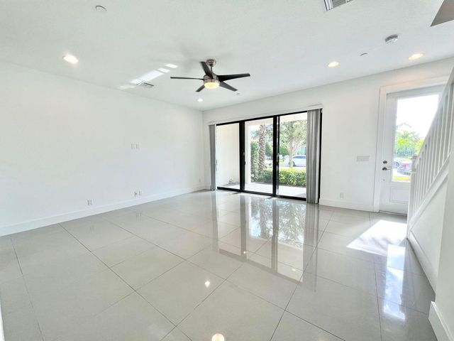 4079 Faraday Way, Palm Beach Gardens, FL 33418