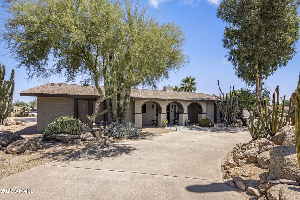 852 W CARIBBEAN Lane, Phoenix, AZ 85023 — exterior