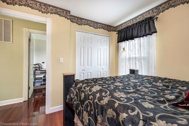 886 Quincy Court, Island Lake, IL 60042