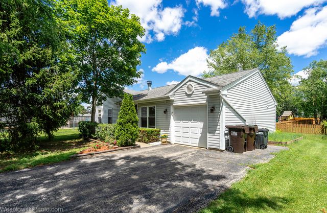 886 Quincy Court, Island Lake, IL 60042