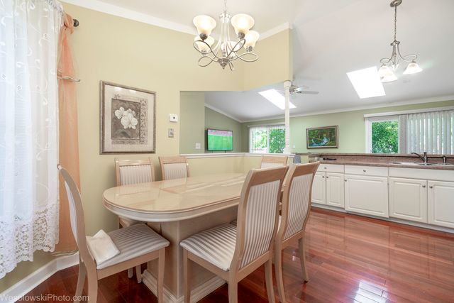 886 Quincy Court, Island Lake, IL 60042